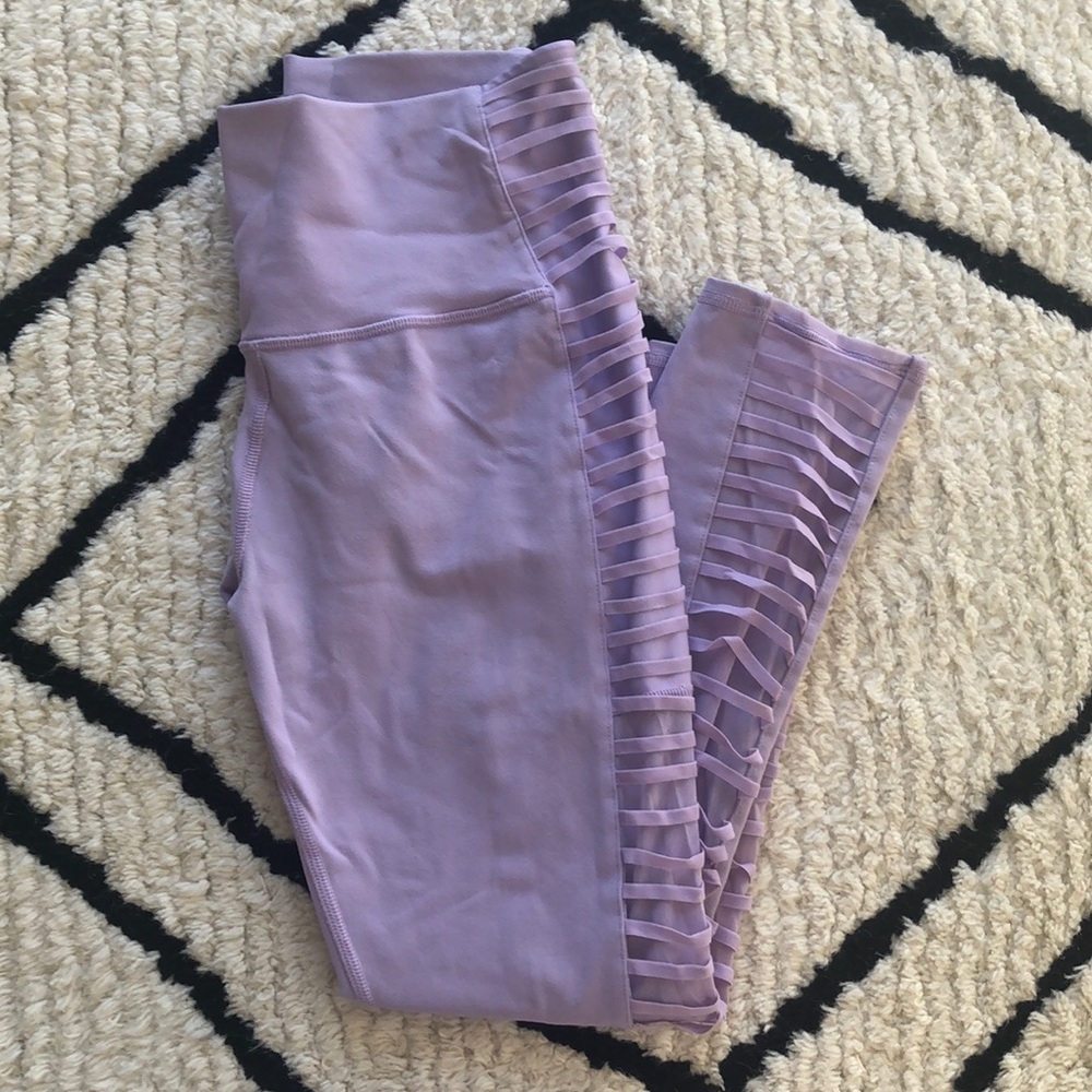 alo yoga cropped leggings